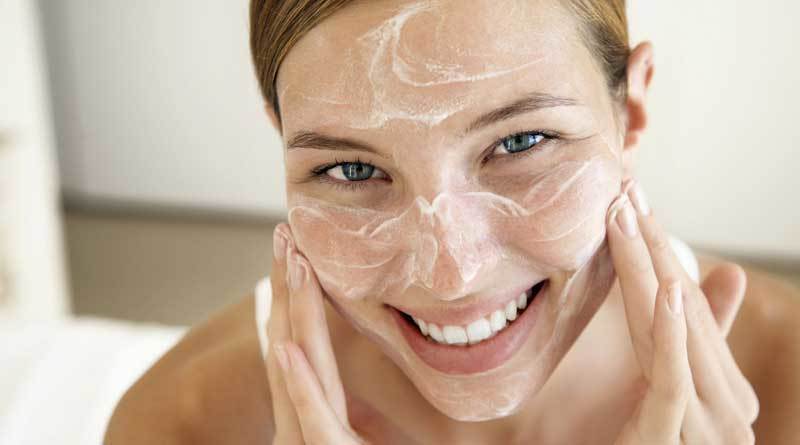 Відновлення шкіри за допомогою ексфоліації: добираємо безпечні засоби та схему використання